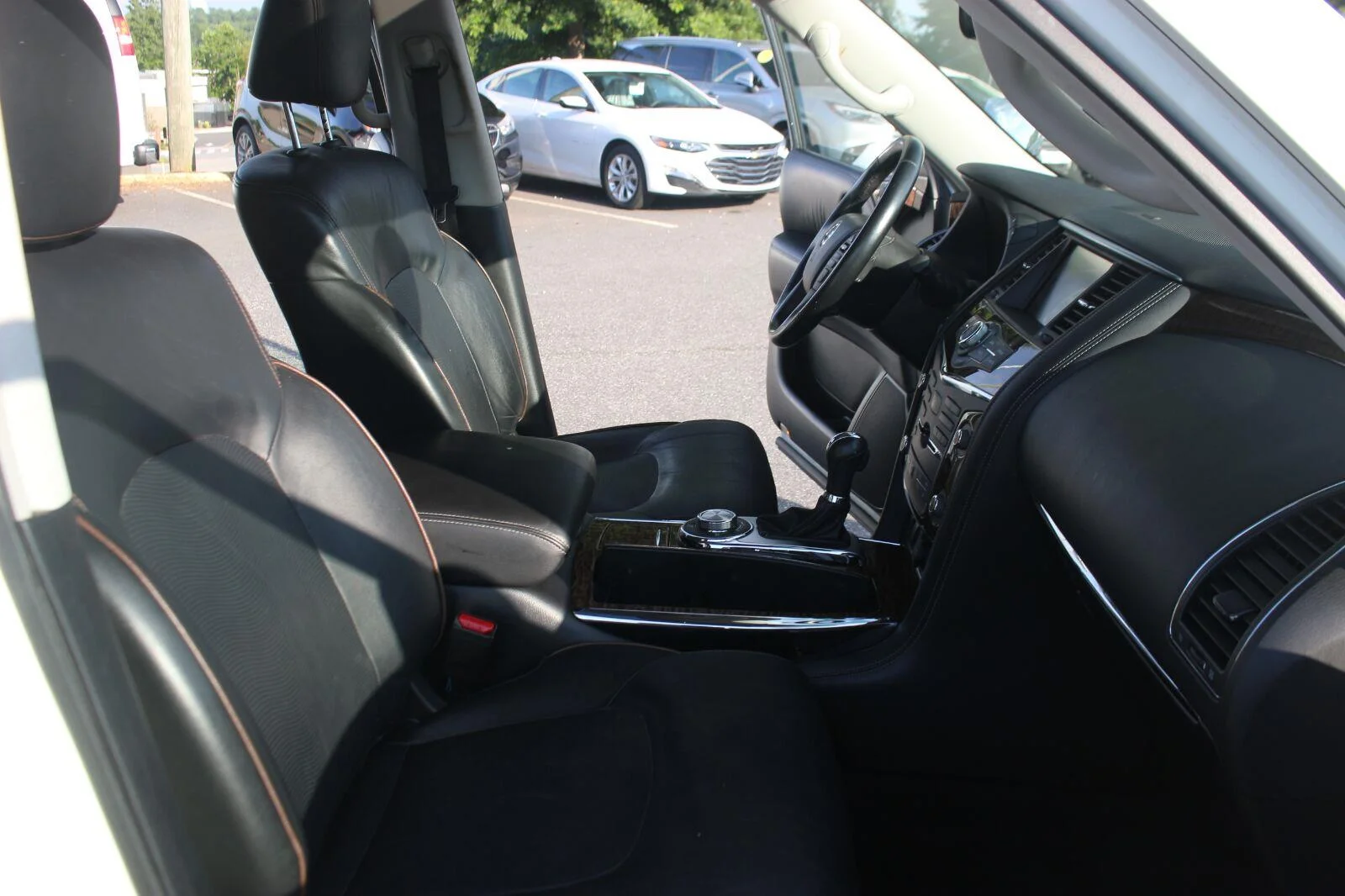 Used 2019 White Nissan SL image 37