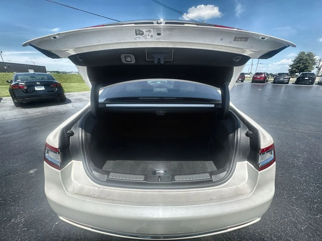 Used 2017 White Lincoln Select image 20