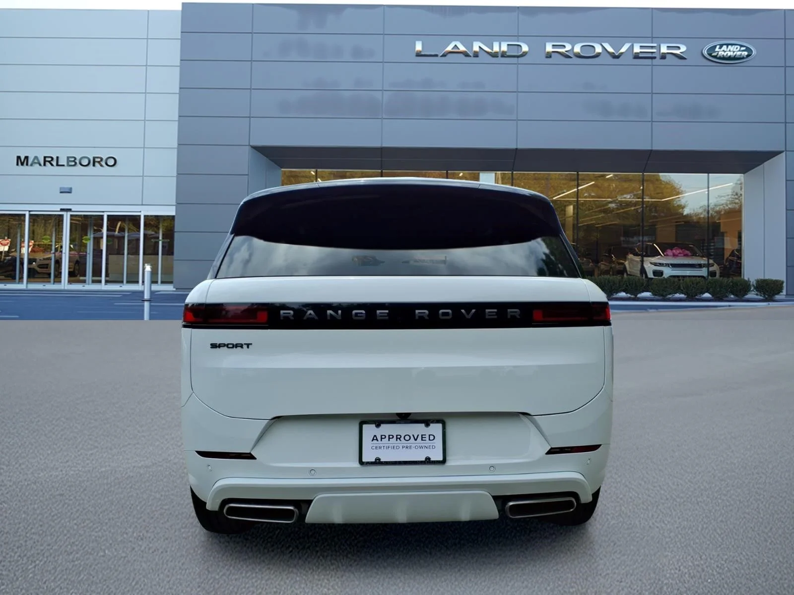 Used 2025 Fuji White 1aa Land Rover Dynamic SE image 7
