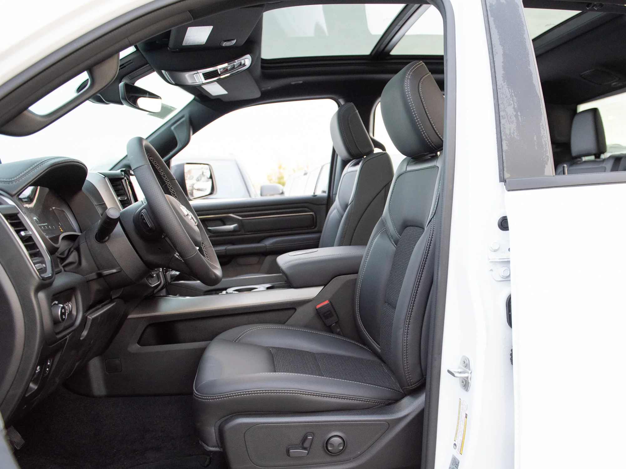 New 2026 White RAM Sport* Crew Cab 4x4, Panoramic Sunroof, Heated Seats/Wheel, Alpine Audio image 16