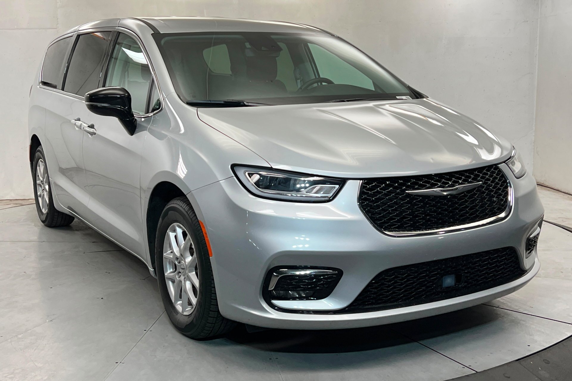2024 Chrysler Pacifica Touring L - Photo 8