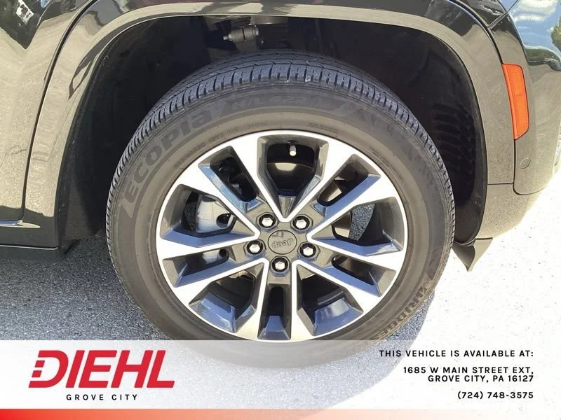 Used 2023  Jeep Overland image 9