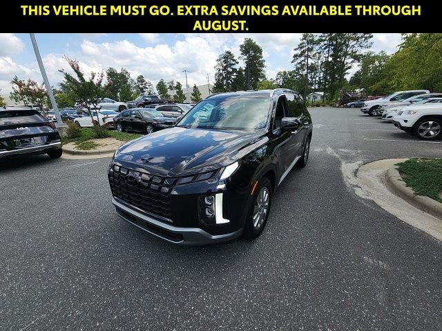 Used 2025 Black Hyundai SEL image 5