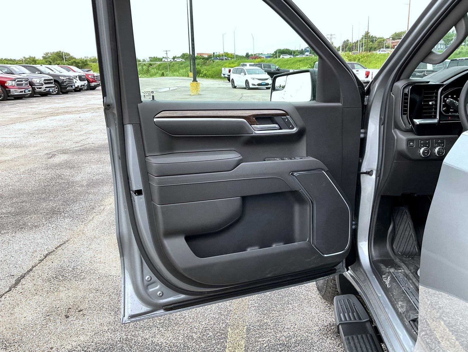 New 2026 Sterling Metallic GMC Elevation image 11