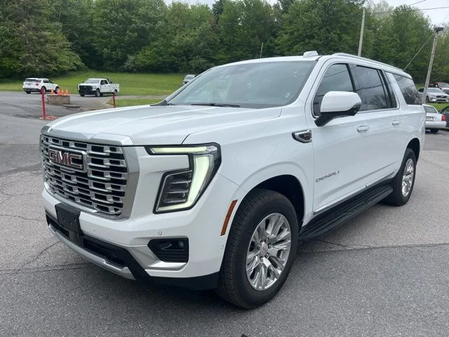 Used 2025 White GMC Denali image 10
