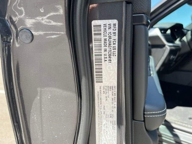 New 2026 Baltic Gray Metallic Clear-Coat Exterior Paint Jeep Laredo X image 15