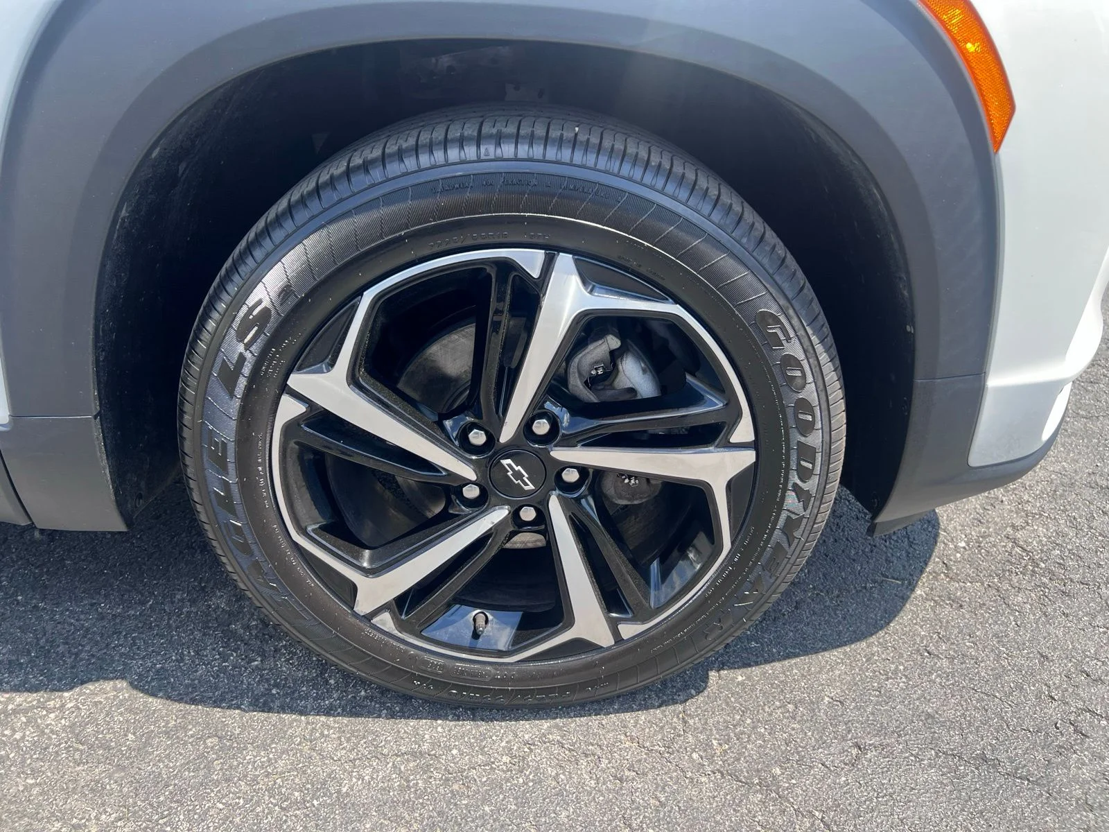 Used 2021 Iridescent Pearl Tricoat Chevrolet RS image 22