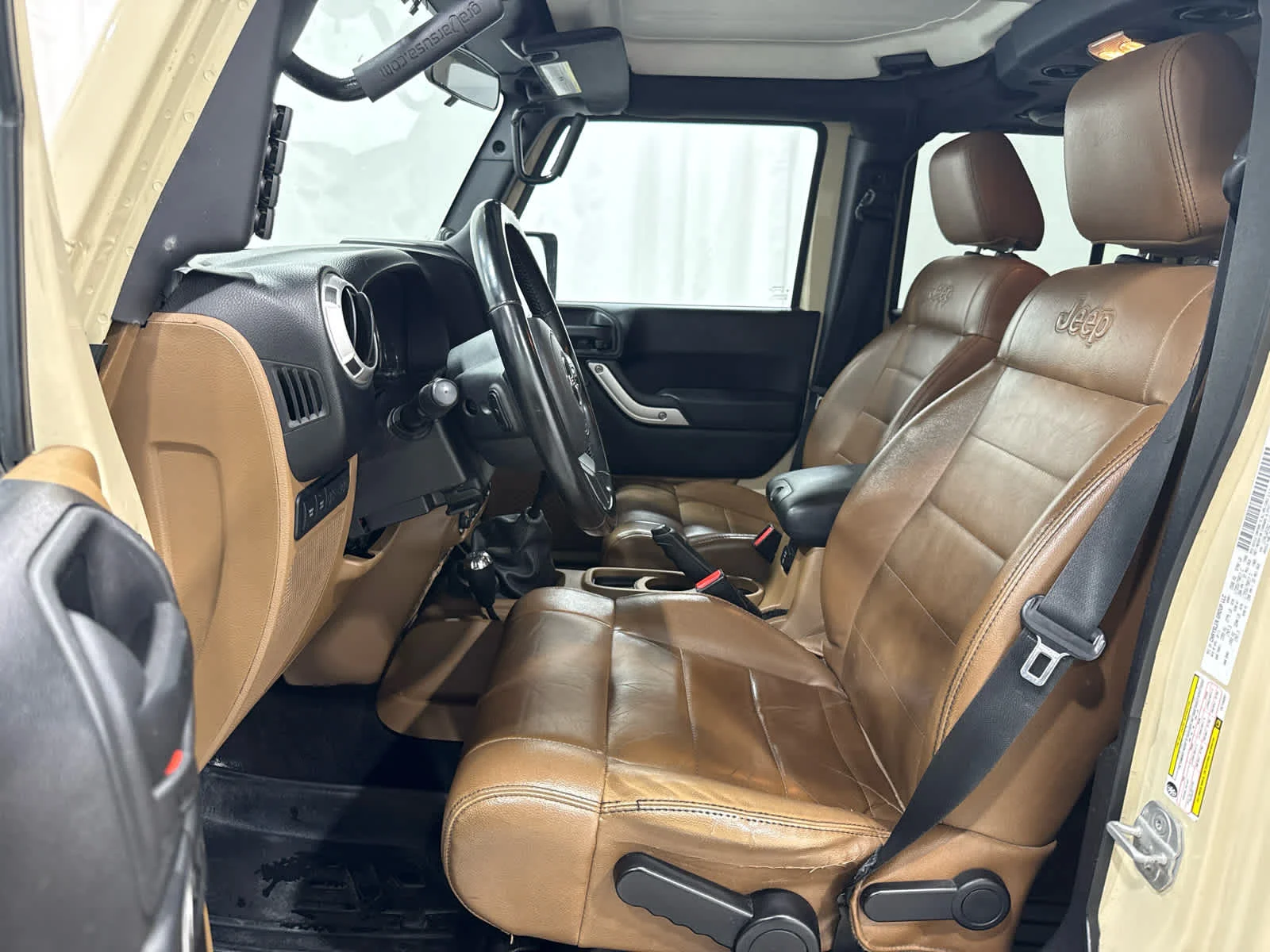 Used 2012 Tan Jeep Rubicon image 11