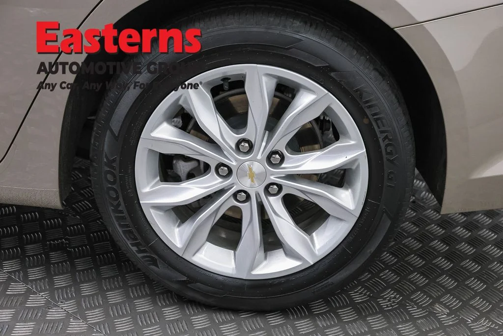 Used 2025 Gray Chevrolet LT image 33