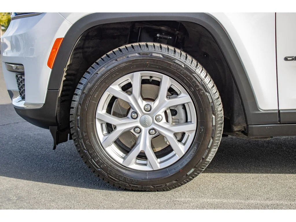 Used 2021 Bright White Clearcoat Jeep Limited image 5