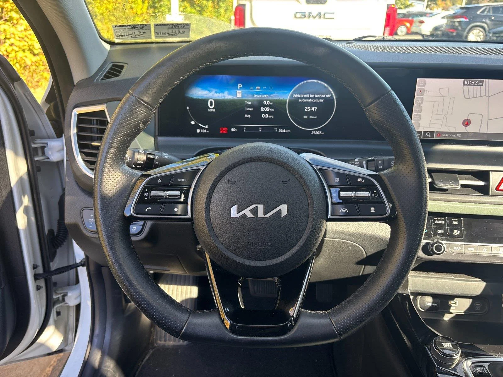 Used 2024 Snow White Pearl Kia SX image 17