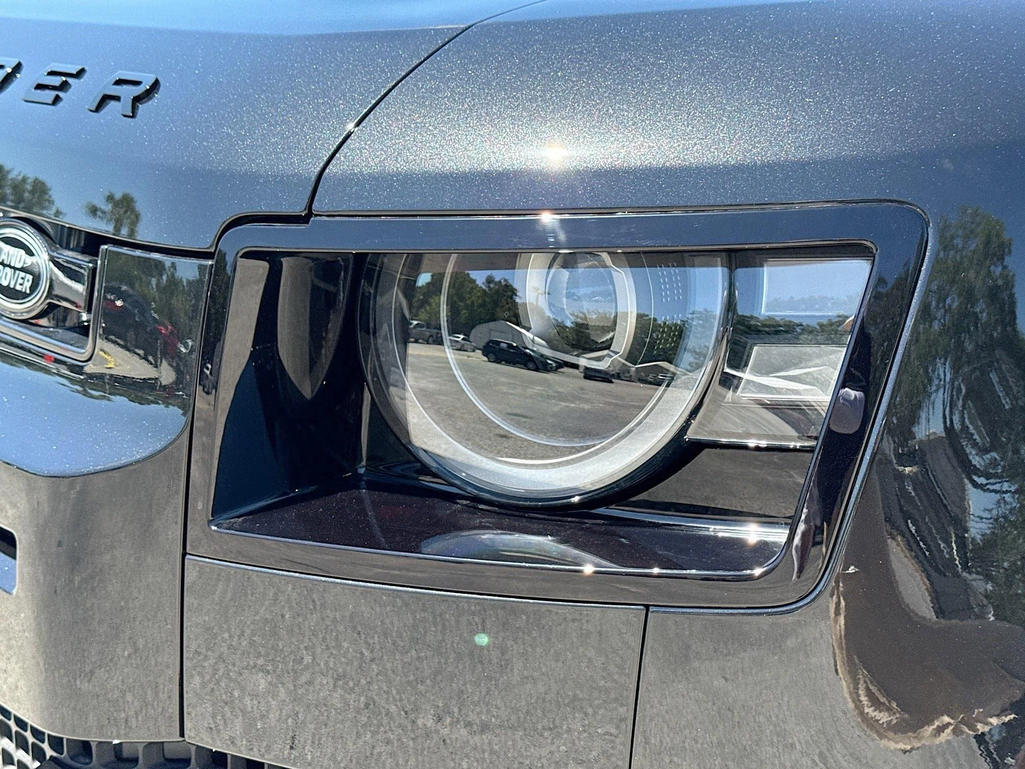 New 2026 Santorini Black Metallic Land Rover X image 9