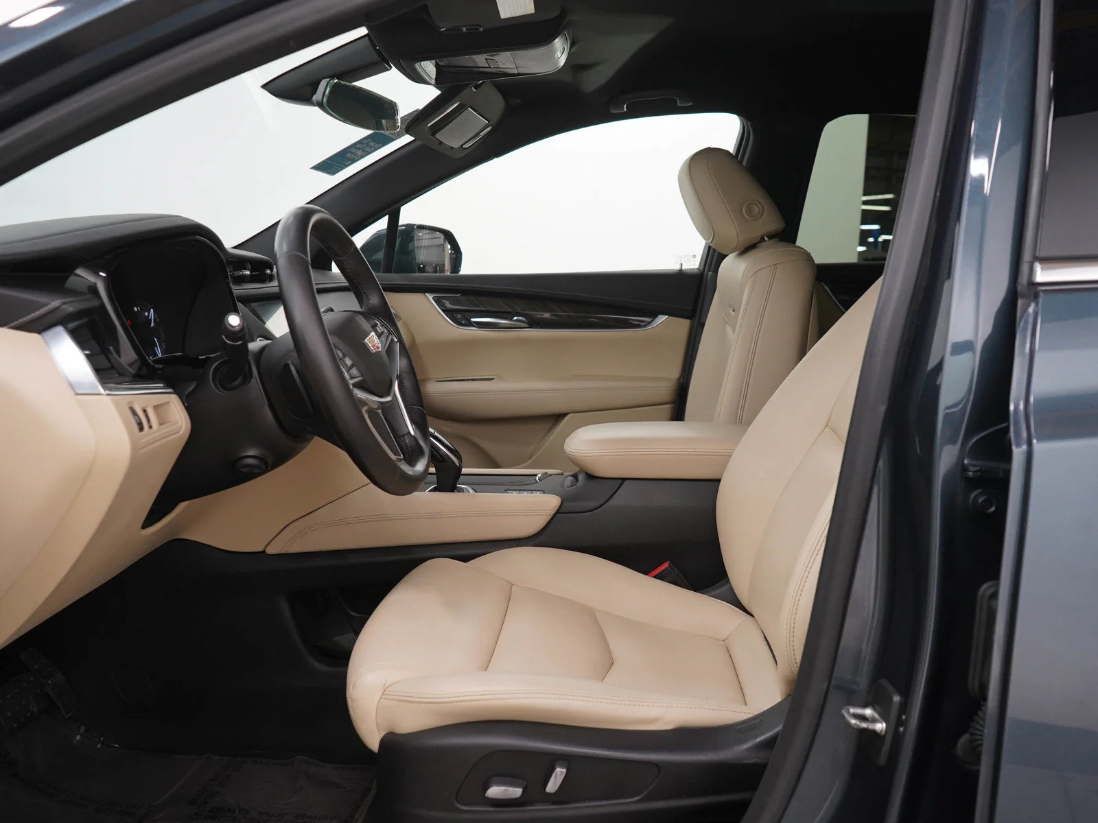 Used 2019 Shadow Metallic Cadillac Base image 22