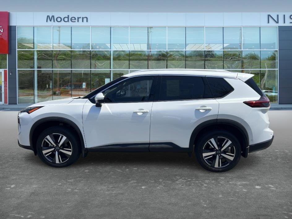Used 2025 Everest White Pearl Nissan SL image 2