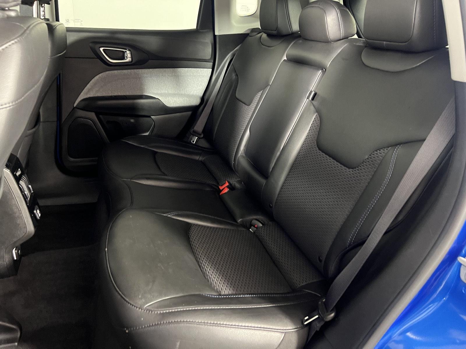 Certified Used 2022 Laser Blue Pearlcoat Jeep Latitude image 14