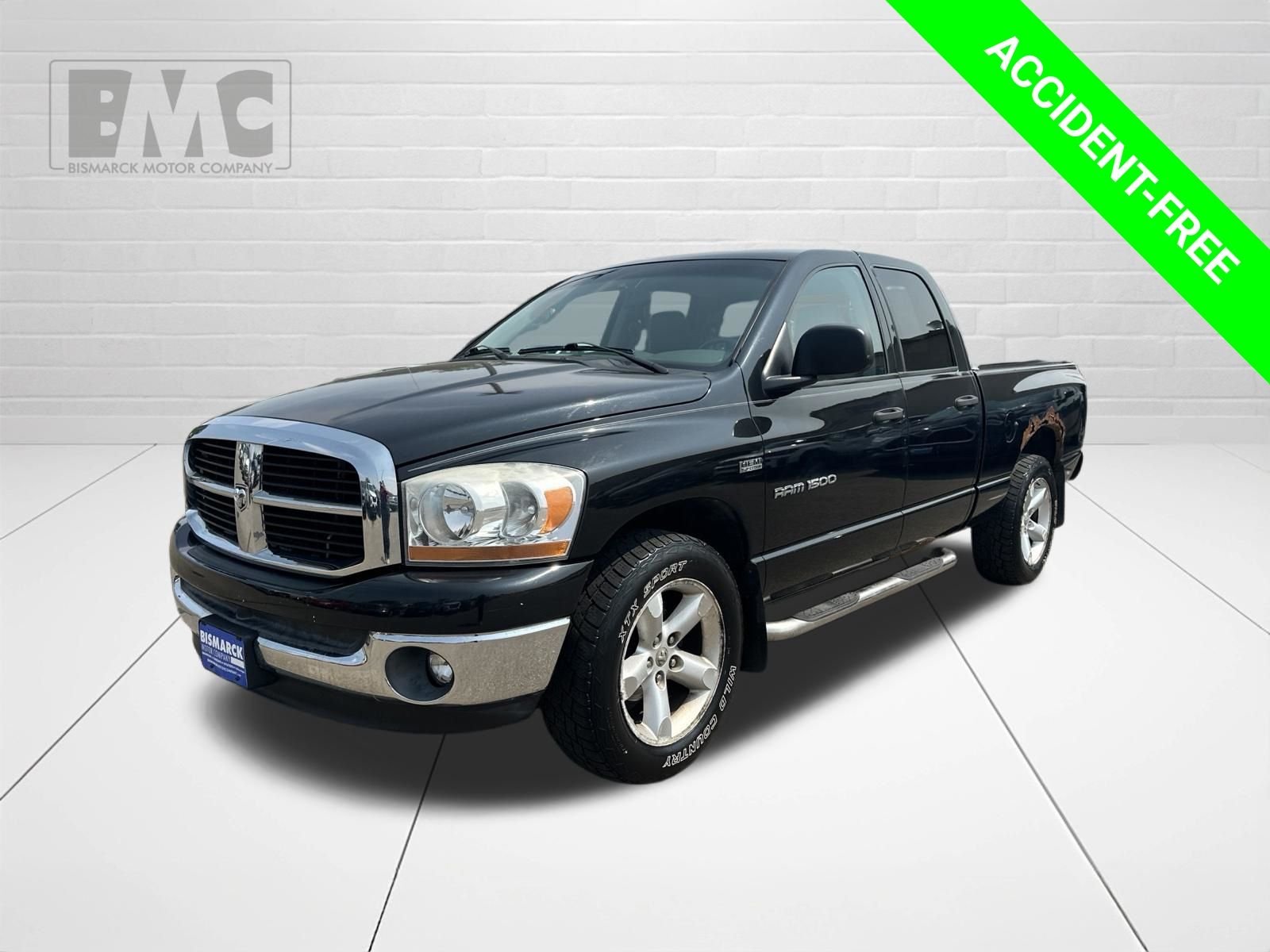 Used 2006 Black Dodge SLT image 1