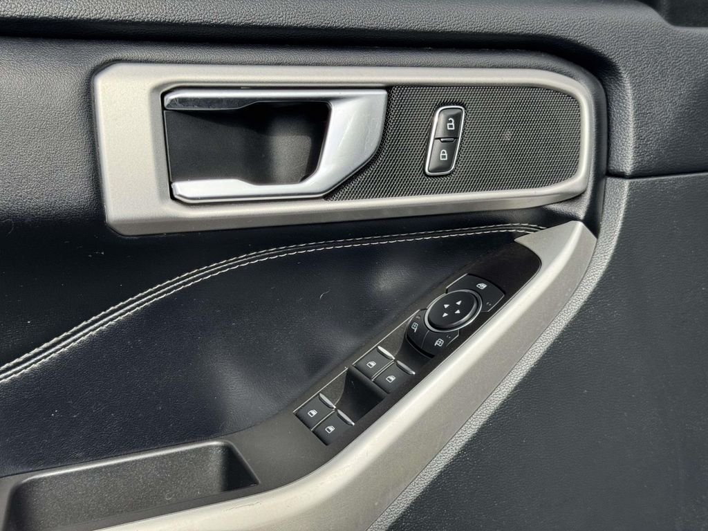 Used 2022 Black Ford XLT image 19