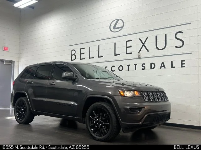 Used 2019 Gray Jeep Altitude image 2