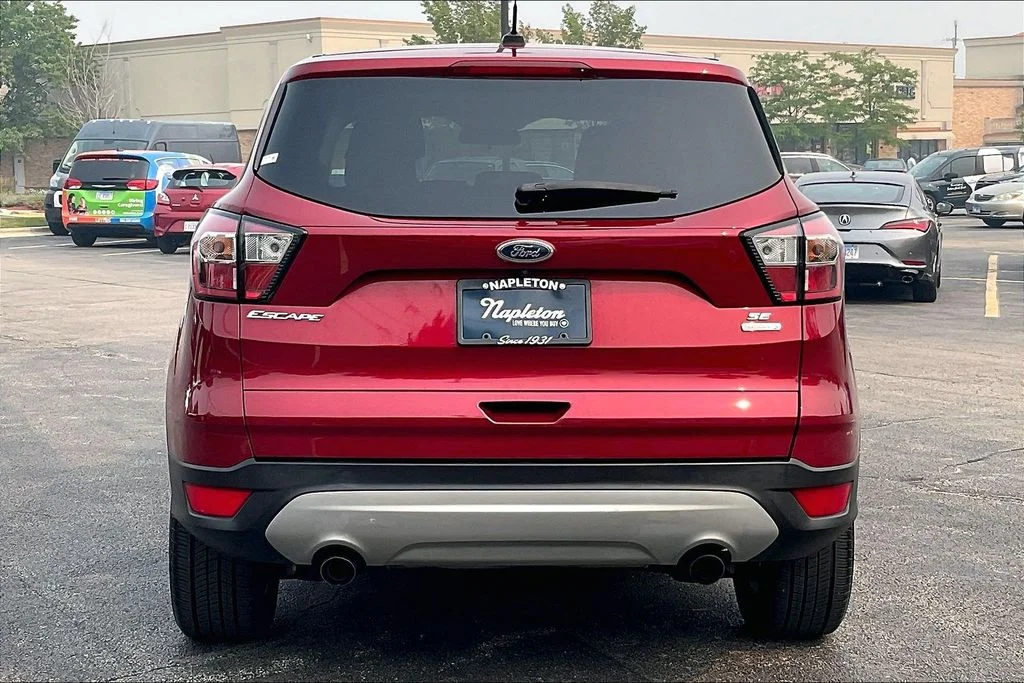 Used 2017 Red Ford SE image 3