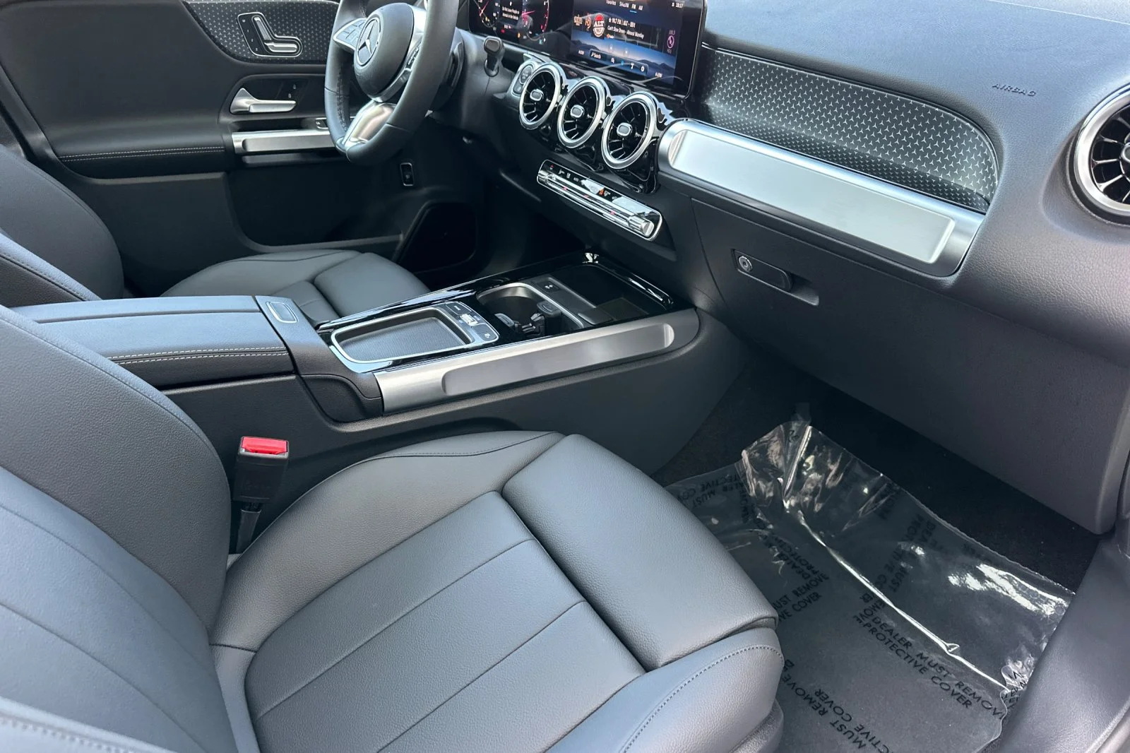 New 2026 Polar White Mercedes-Benz GLB 250 image 13