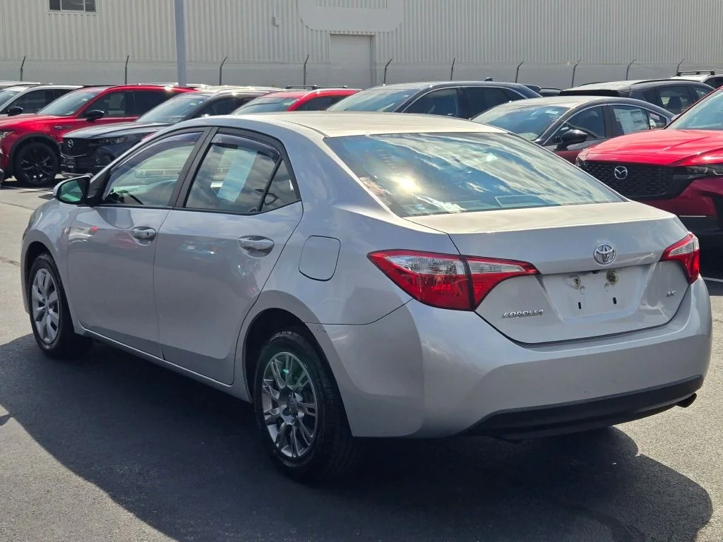 Used 2016 Silver Toyota LE image 12