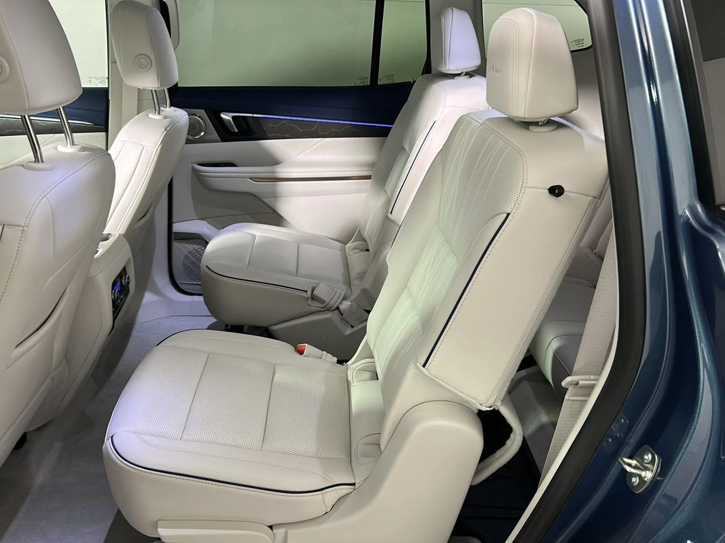 Used 2025 Ocean Blue Metallic Buick Avenir image 17