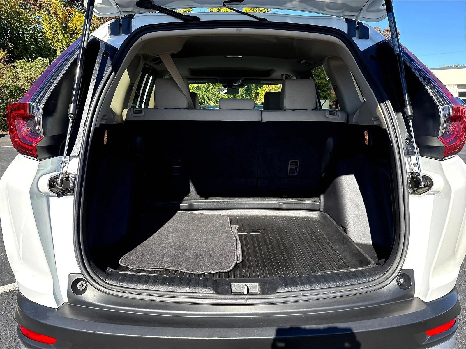 Used 2022 Platinum White Pearl Honda EX image 37