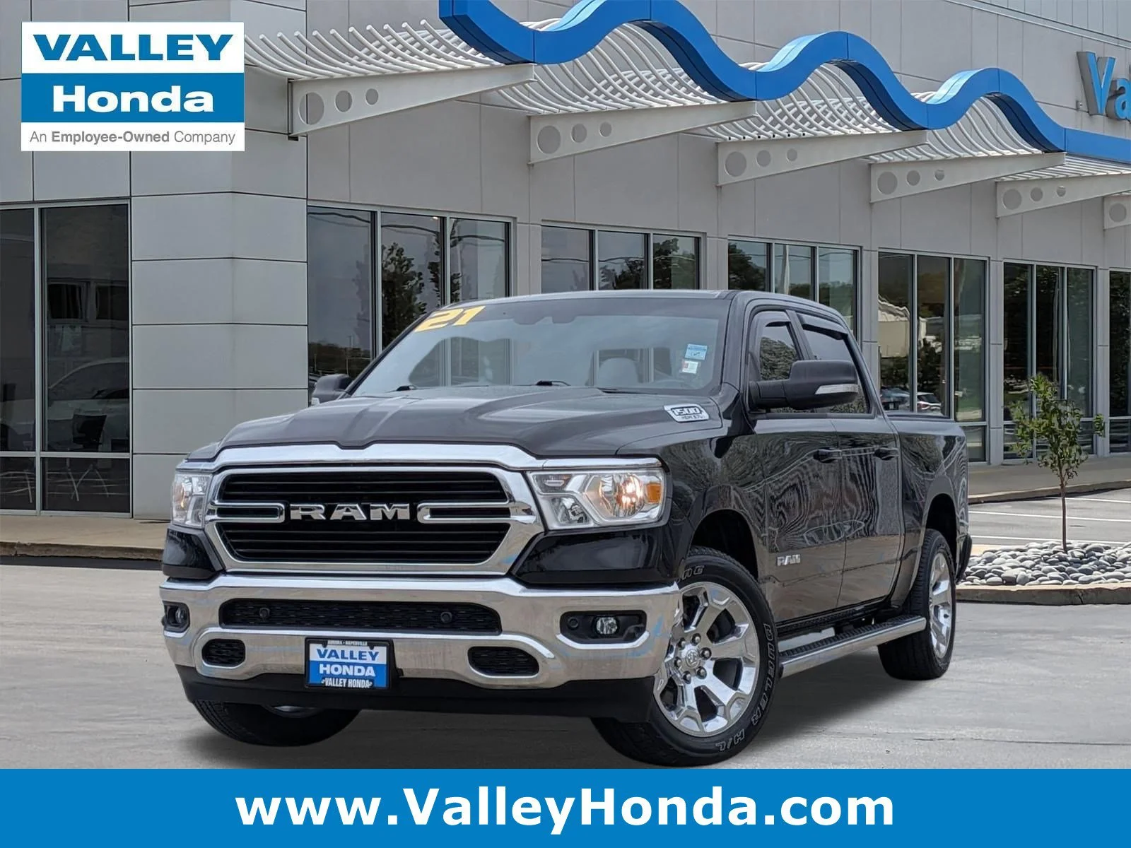 2021 RAM 1500 Big Horn/Lone Star 4x4 Crew Cab 5'7's photo