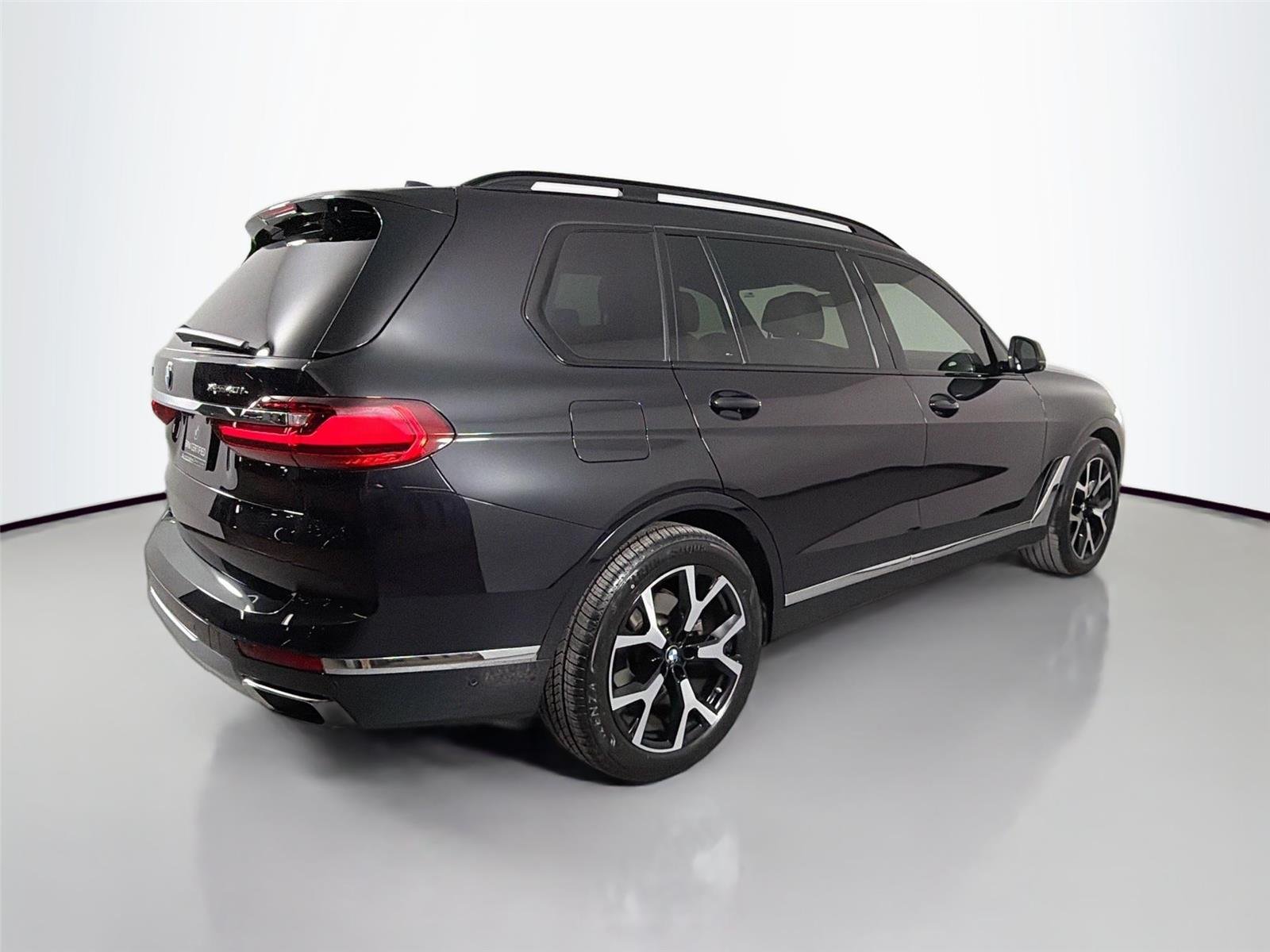Certified Used 2022 Black Sapphire Metallic BMW xDrive40i image 6