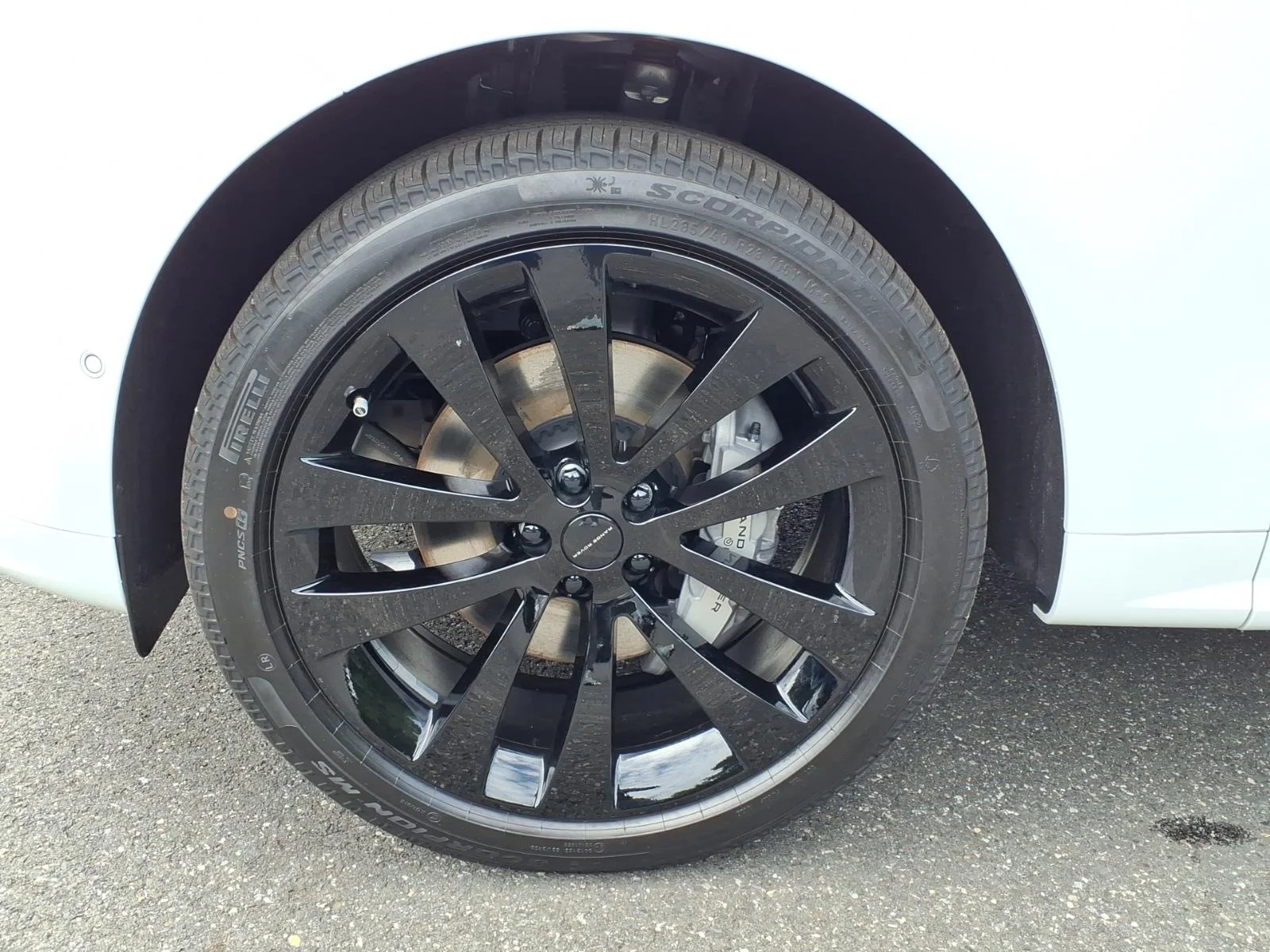 New 2026 Fuji White Land Rover Dynamic SE image 9