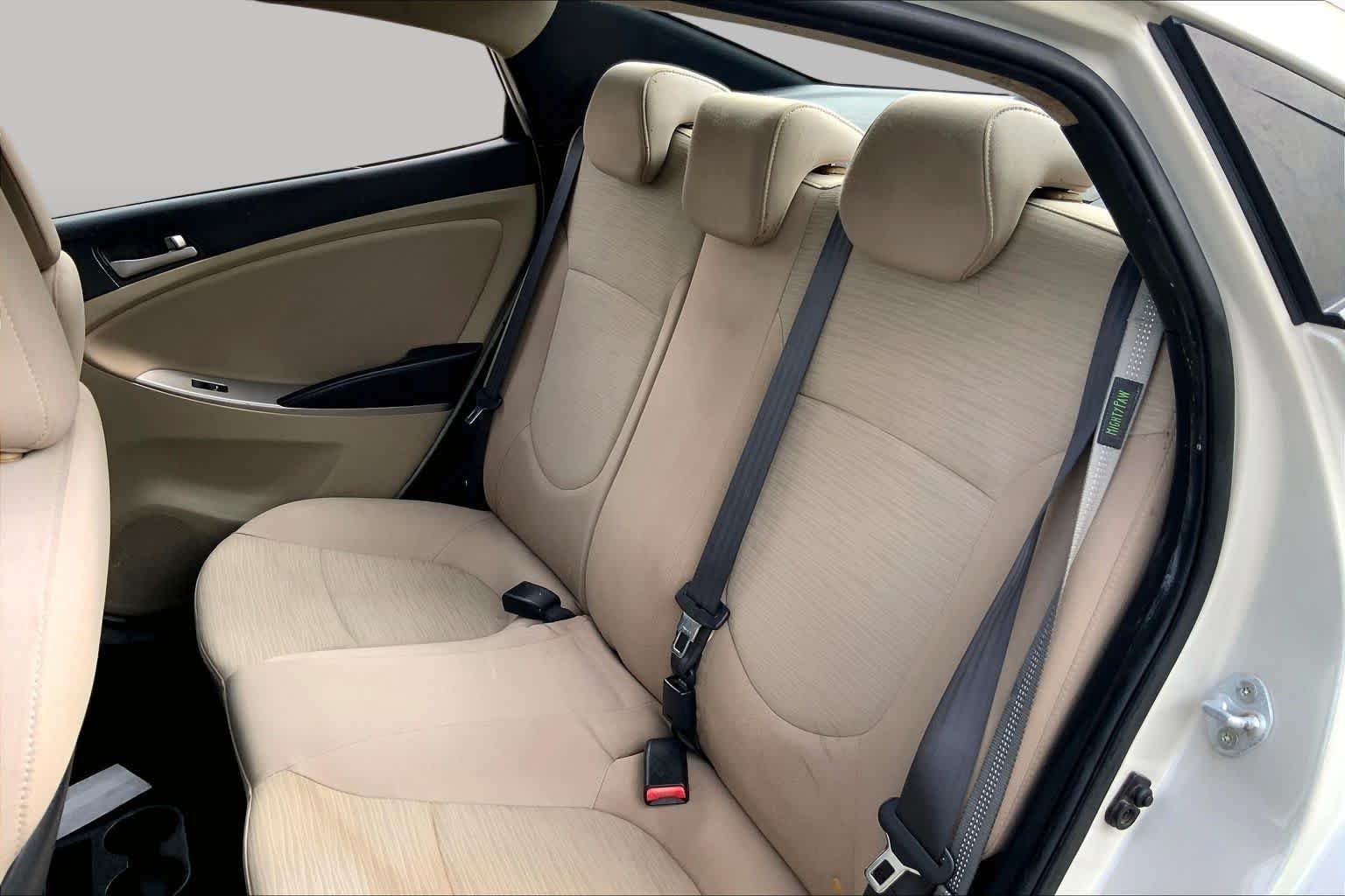 Used 2016 Misty Beige Metallic Hyundai SE image 18