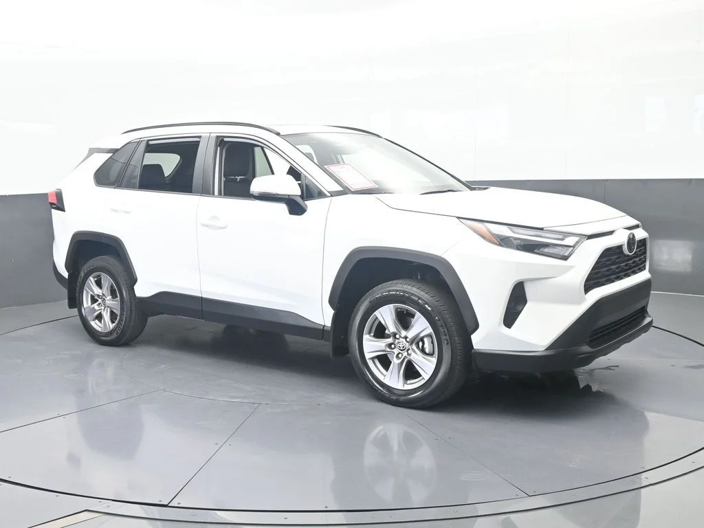 Used 2025 Ice Toyota XLE image 7