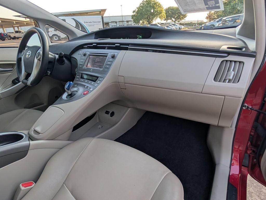 Used 2015  Toyota Four image 23