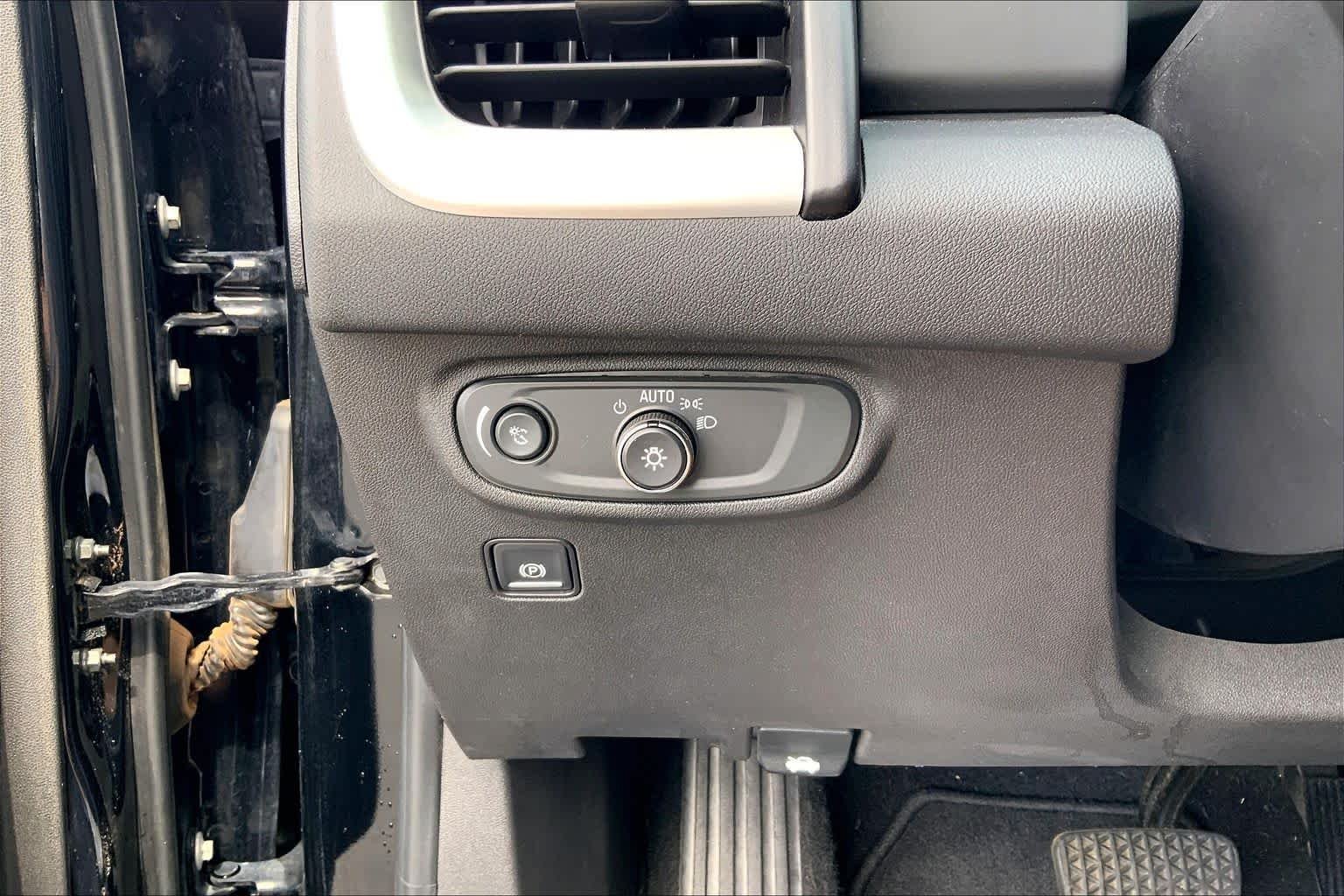 Used 2019 Ebony Twilight Metallic GMC SLE image 36