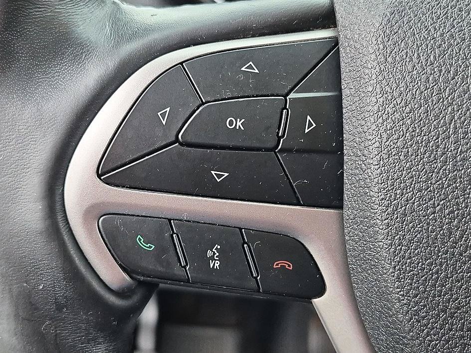 Used 2018 Granite Crystal Metallic Clearcoat Jeep Limited image 16