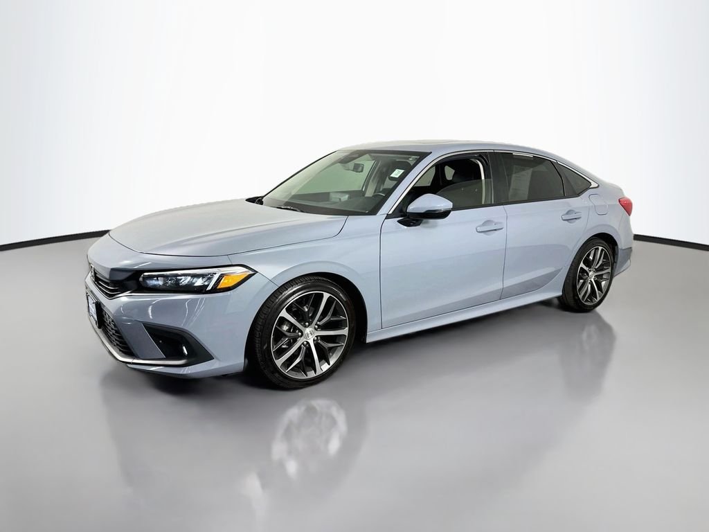 Used 2024 Morning Mist Metallic Honda Touring image 4