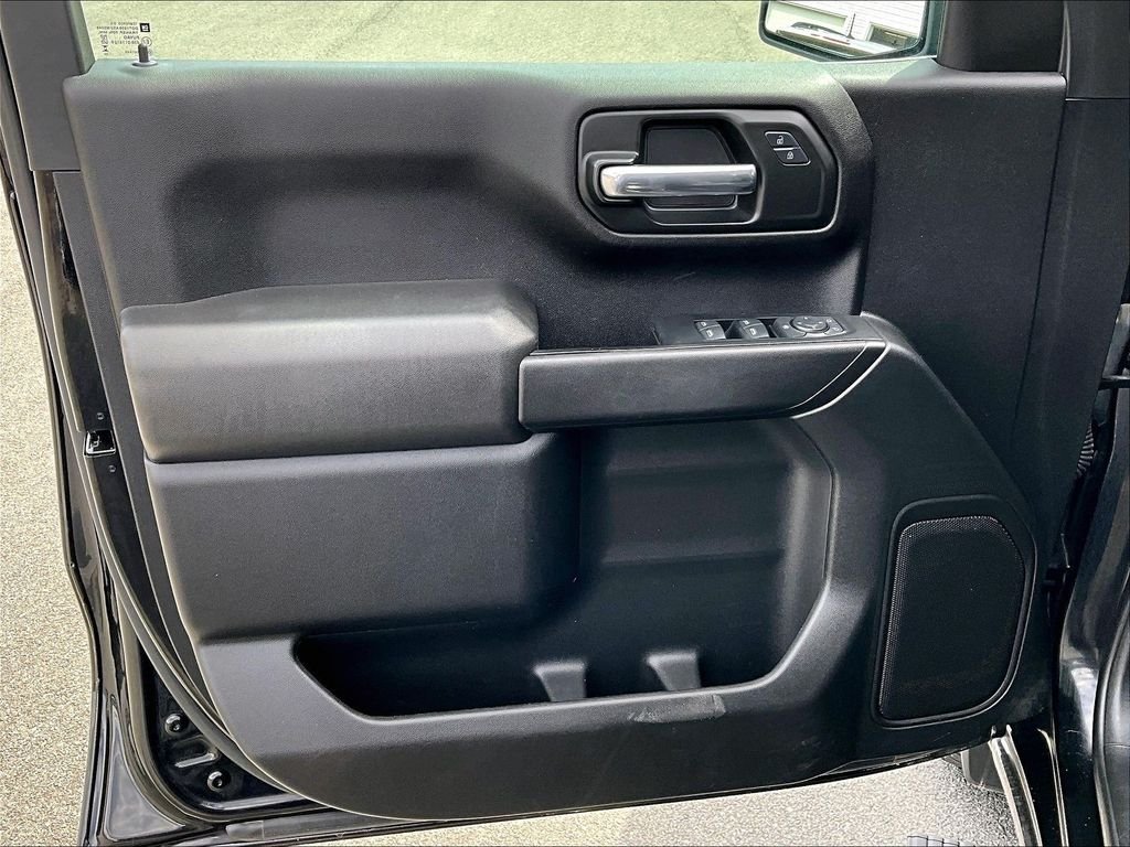Used 2024 Onyx Black GMC Pro image 9