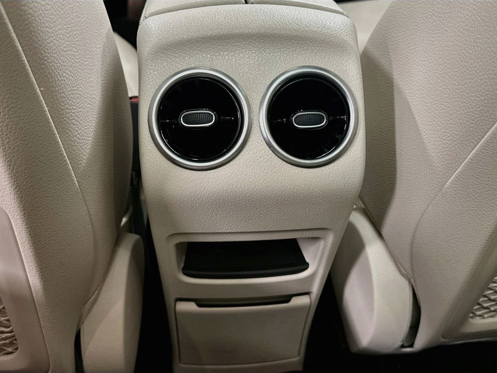 Used 2023 White Mercedes-Benz GLB 250 image 25