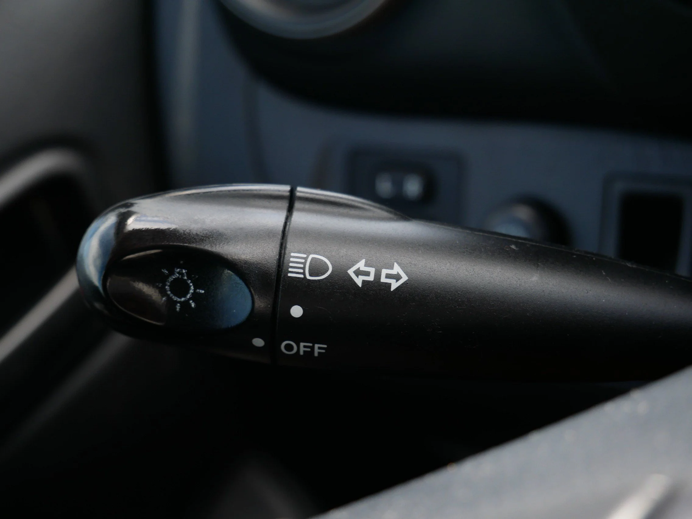 Used 2004 Titanium Metallic Toyota  image 29