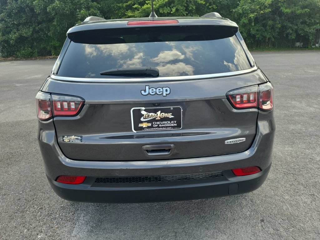 Used 2022 Gray Jeep Latitude FWD image 14