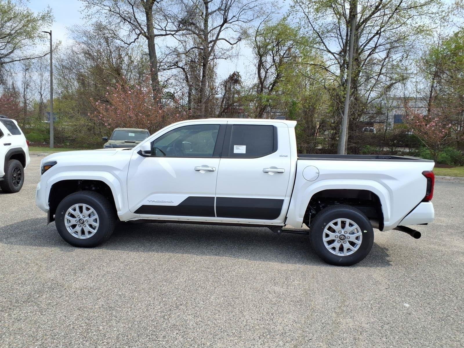 2026 Toyota Tacoma SR5 - Photo 14