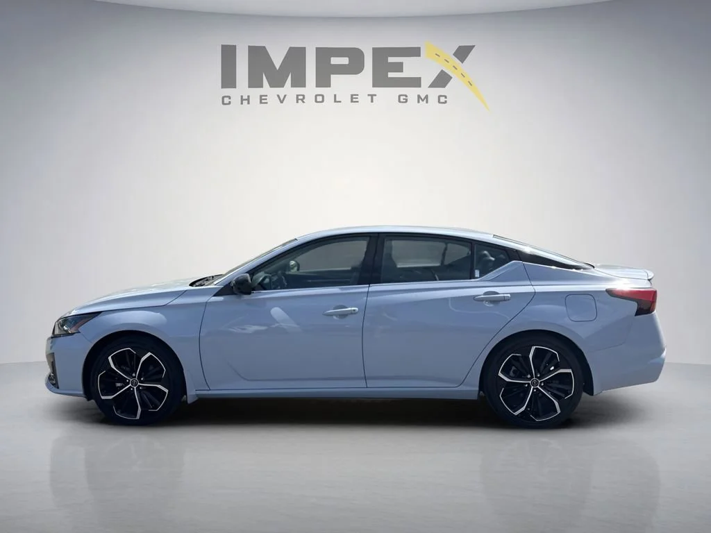 Used 2023 Gray Nissan 2.5 SR image 2