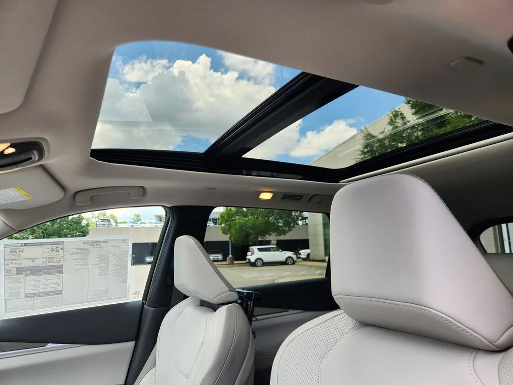 New 2027 GRAND BLUE INFINITI Luxe AWD image 12