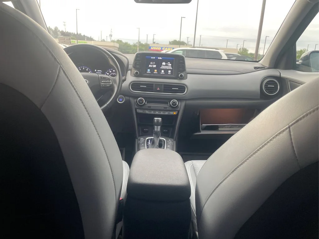 Used 2018 Ultra Black Hyundai Limited image 18