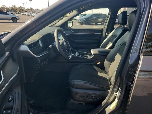 New 2026 Baltic Gray Metallic Clearcoat Jeep Laredo image 10