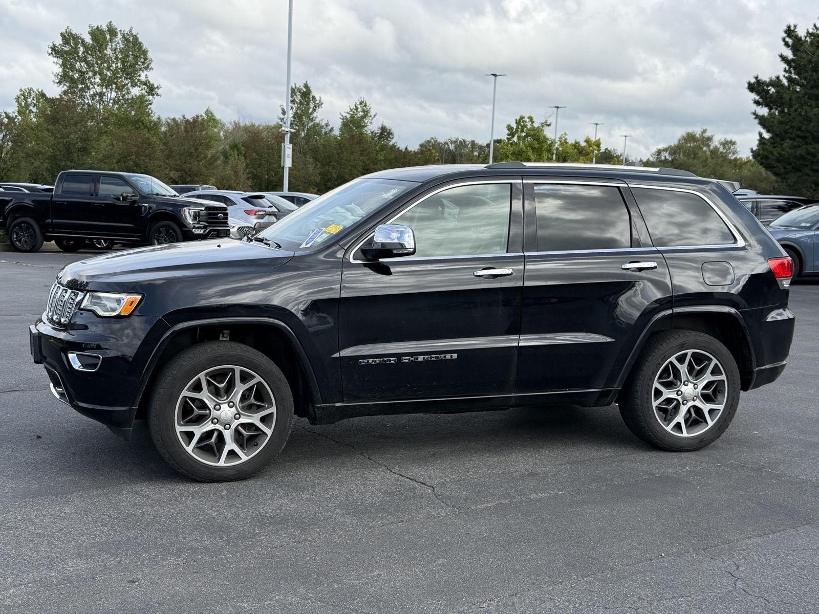 Used 2020 Diamond Black Crystal Pearlcoat Jeep Overland image 4