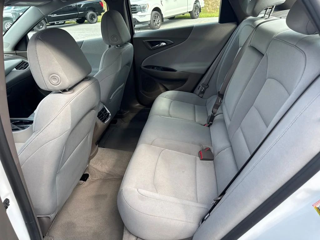 Used 2024 White Chevrolet LT image 27