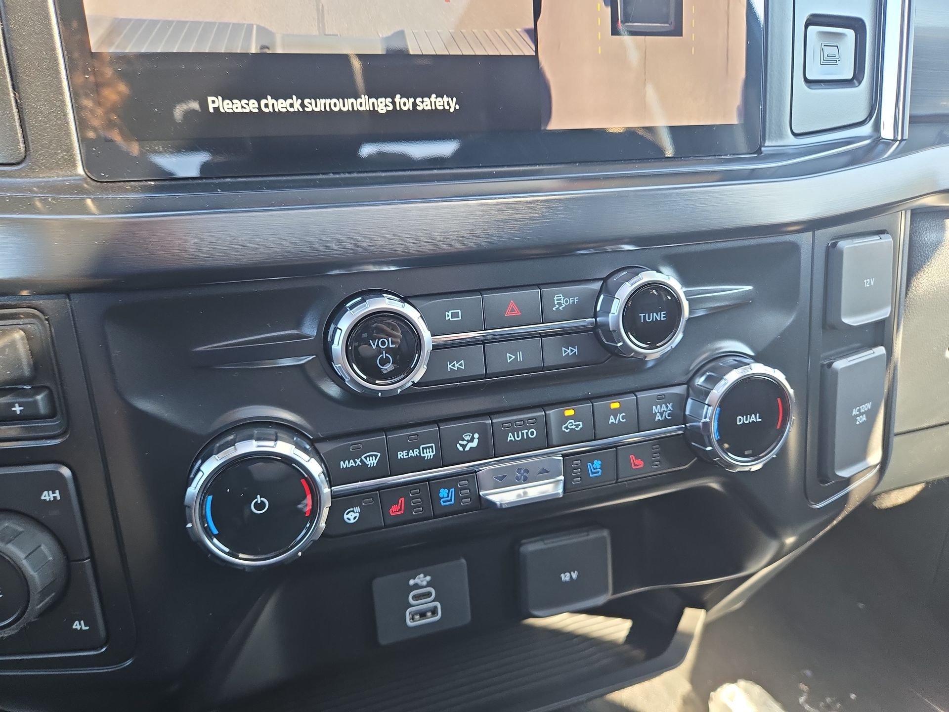 New 2026 Agate Black Metallic Ford F-250® Lariat® image 11