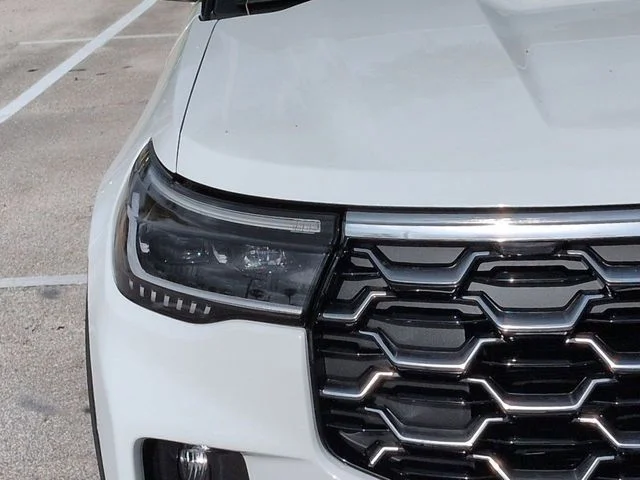 New 2026 Star White Metallic Tri-Coat Ford Platinum™ image 10