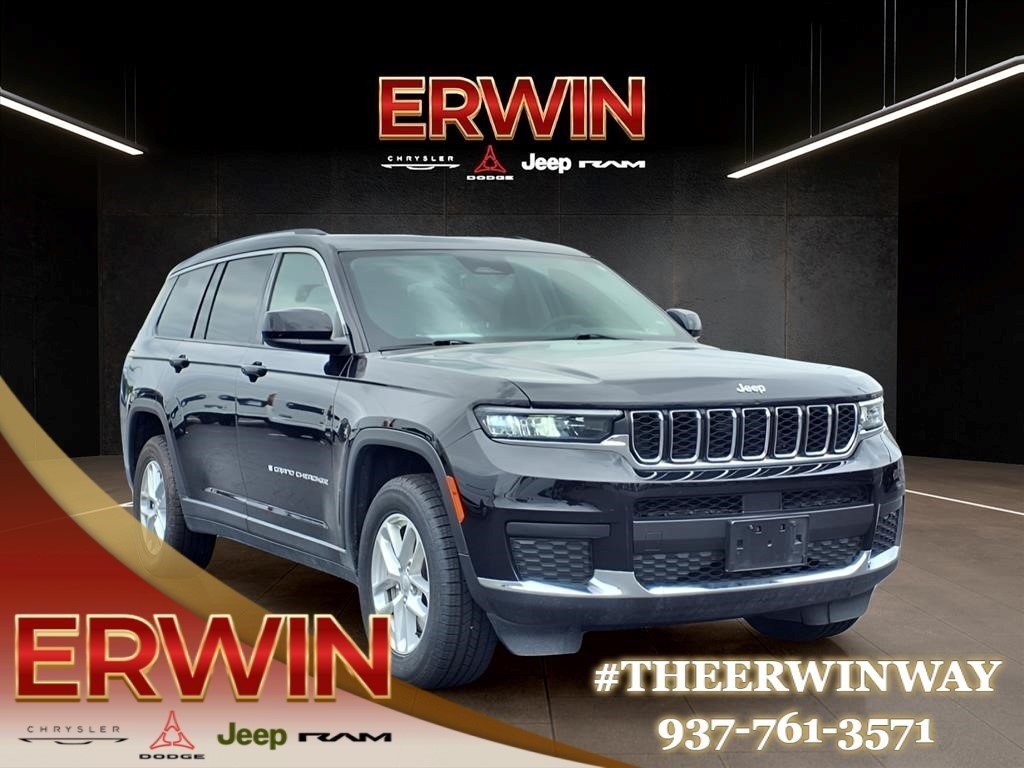 Used 2023 Black Jeep Laredo image 1